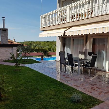 Ferienhaus Bucic Бує Екстер'єр фото