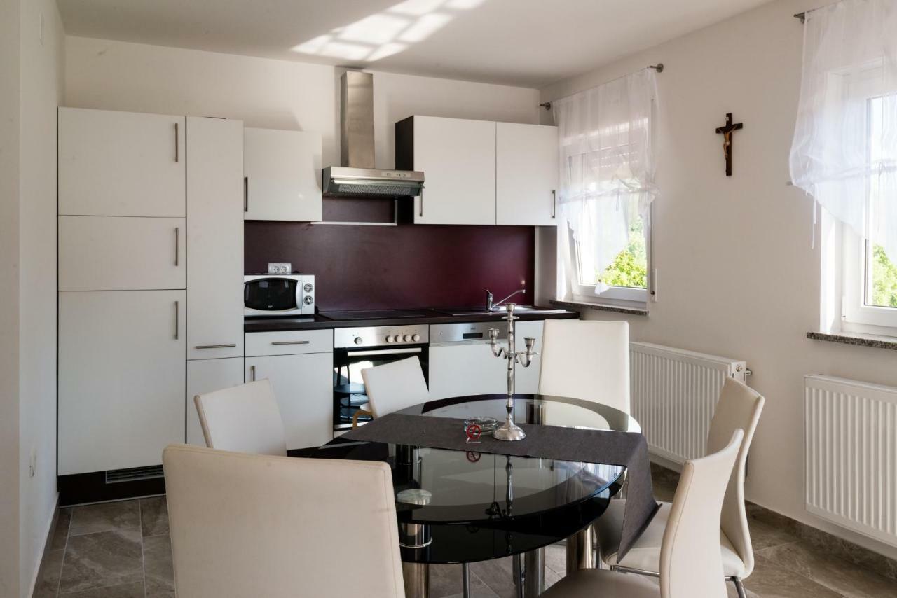 Ferienhaus Bucic Бує Екстер'єр фото