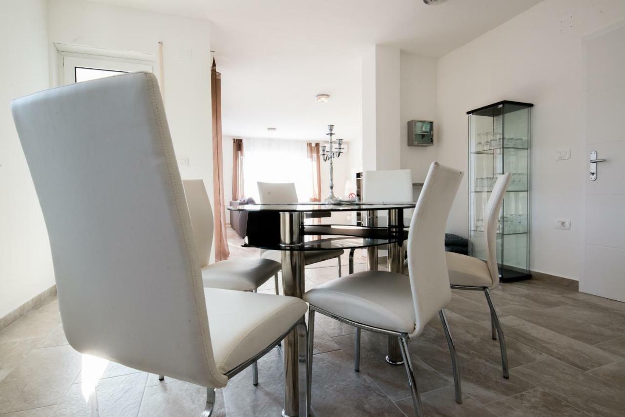 Ferienhaus Bucic Бує Екстер'єр фото