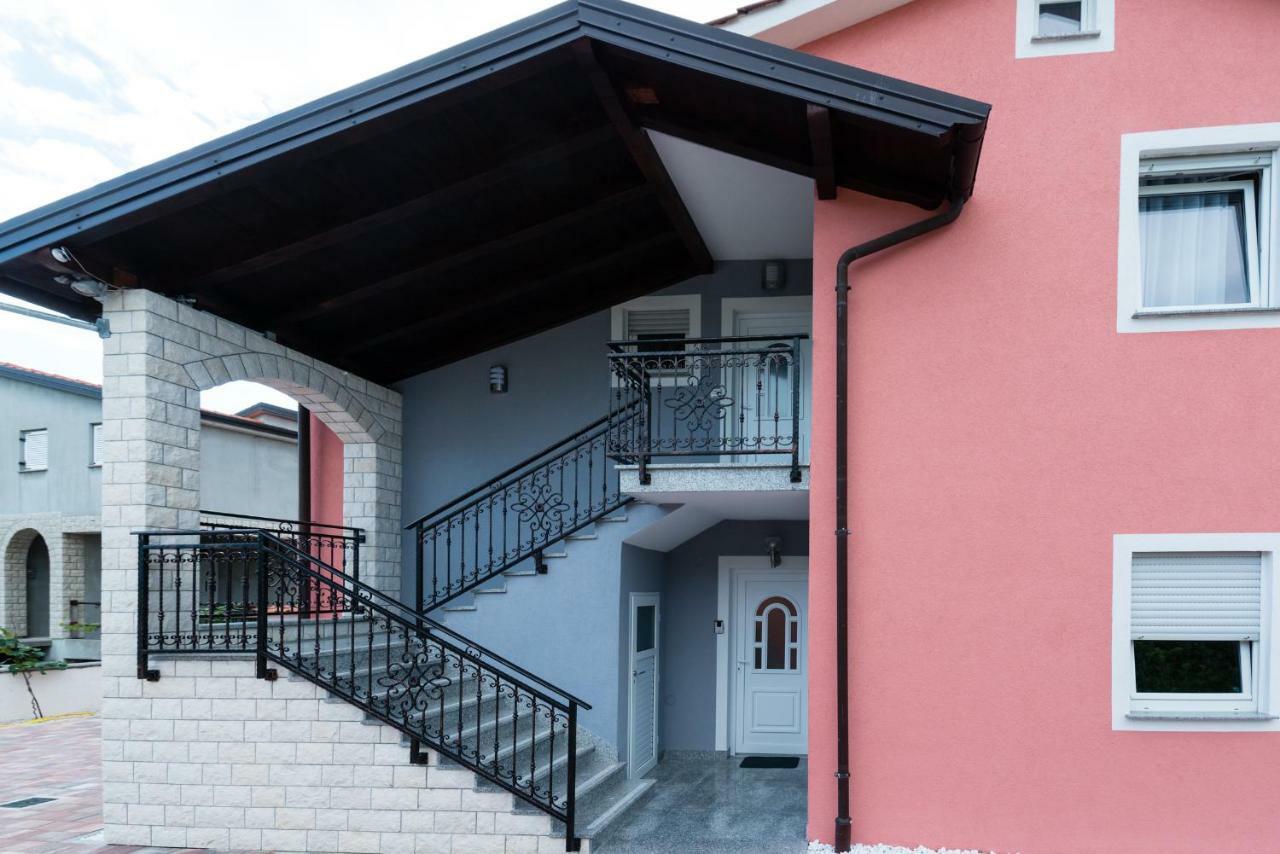 Ferienhaus Bucic Бує Екстер'єр фото