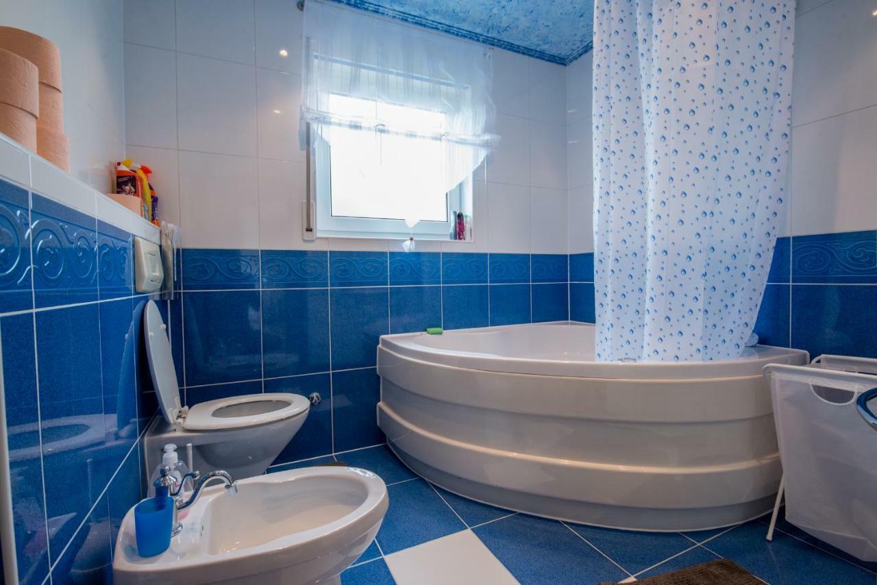 Ferienhaus Bucic Бує Екстер'єр фото