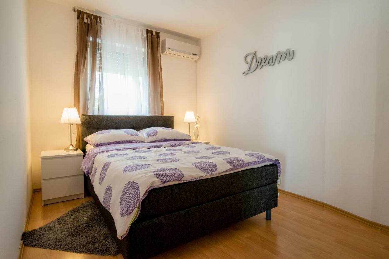 Ferienhaus Bucic Бує Екстер'єр фото