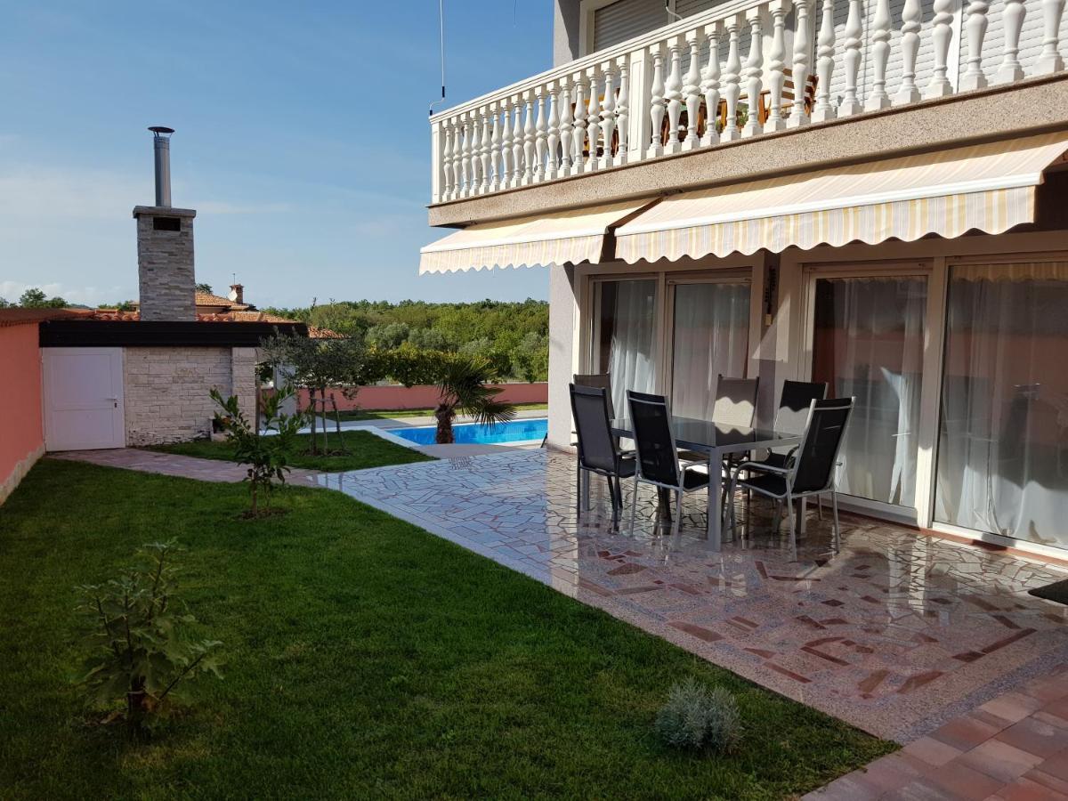 Ferienhaus Bucic Бує Екстер'єр фото