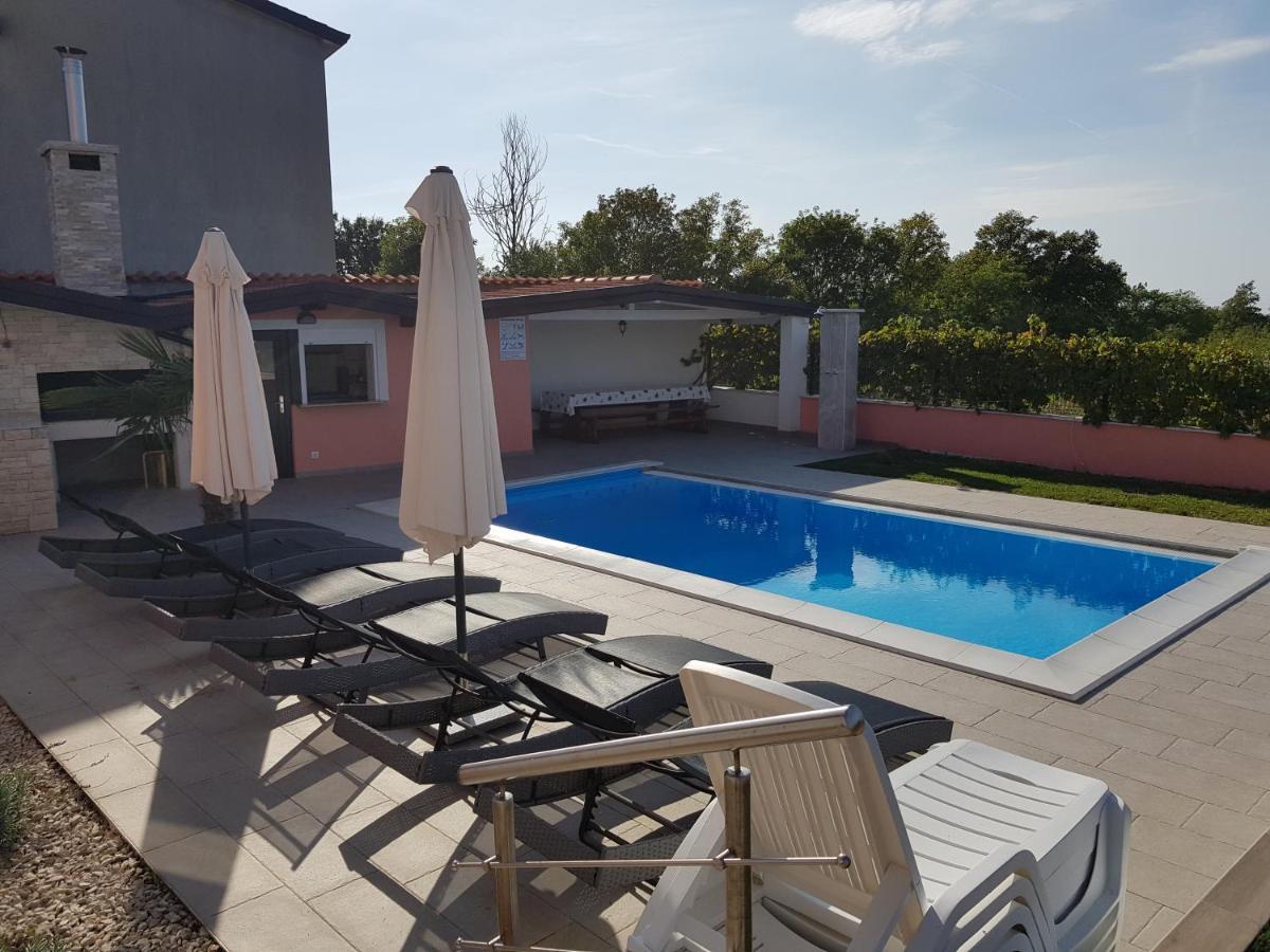 Ferienhaus Bucic Бує Екстер'єр фото