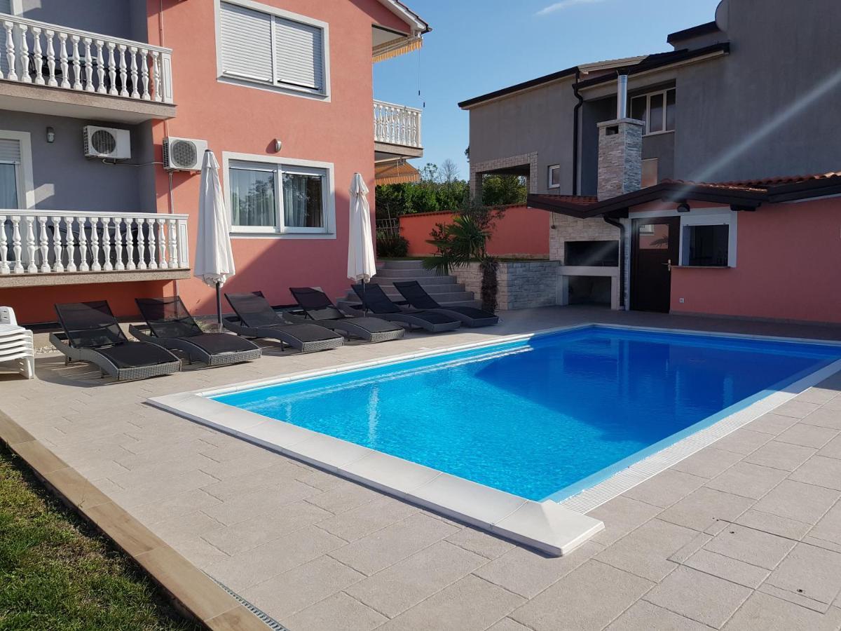 Ferienhaus Bucic Бує Екстер'єр фото