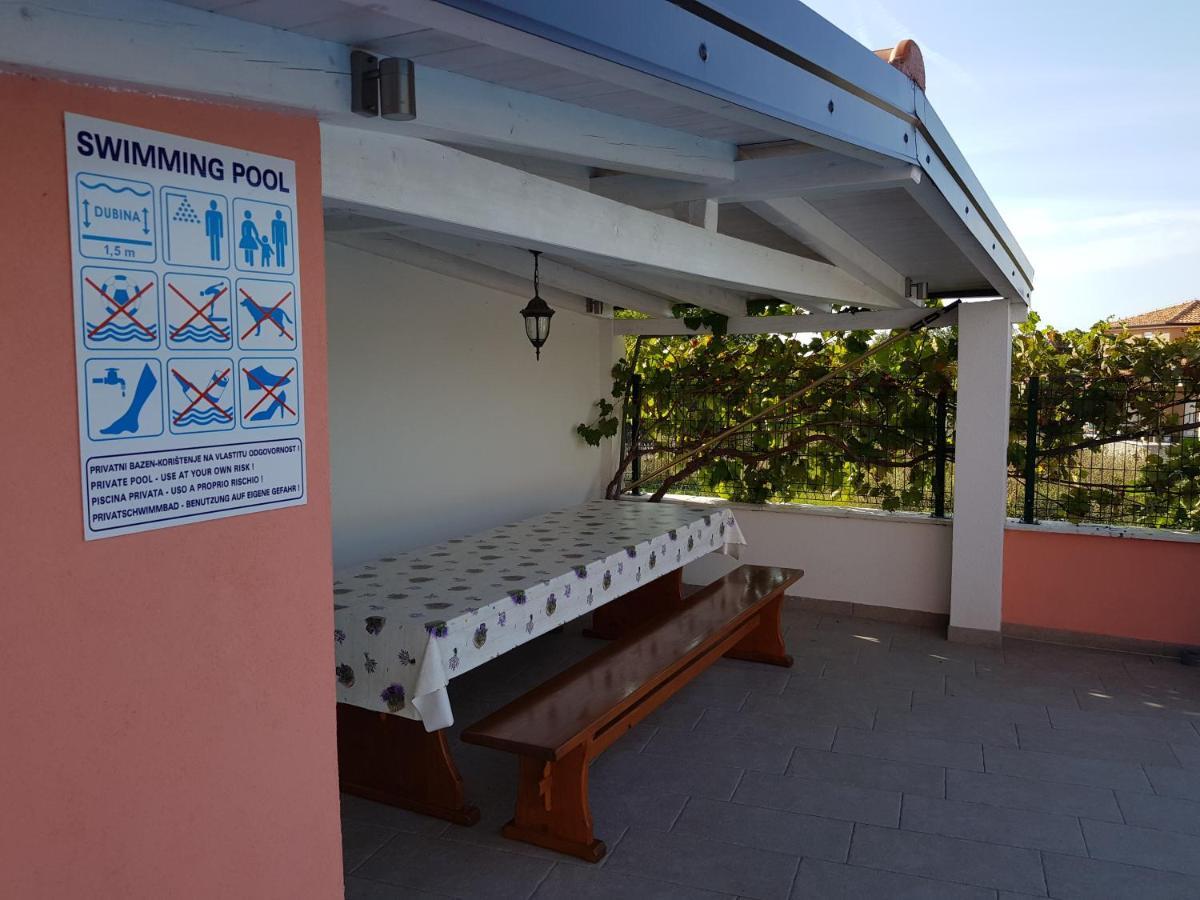 Ferienhaus Bucic Бує Екстер'єр фото