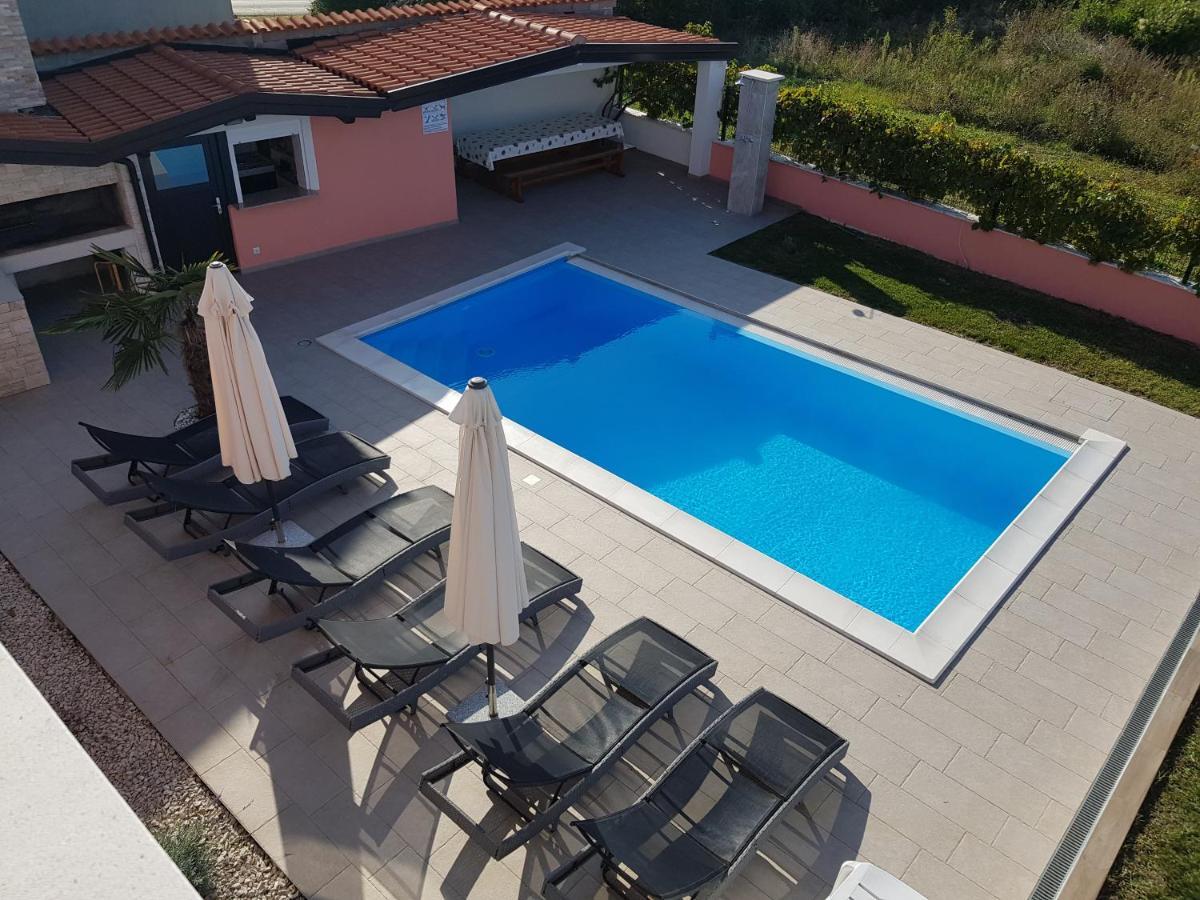 Ferienhaus Bucic Бує Екстер'єр фото